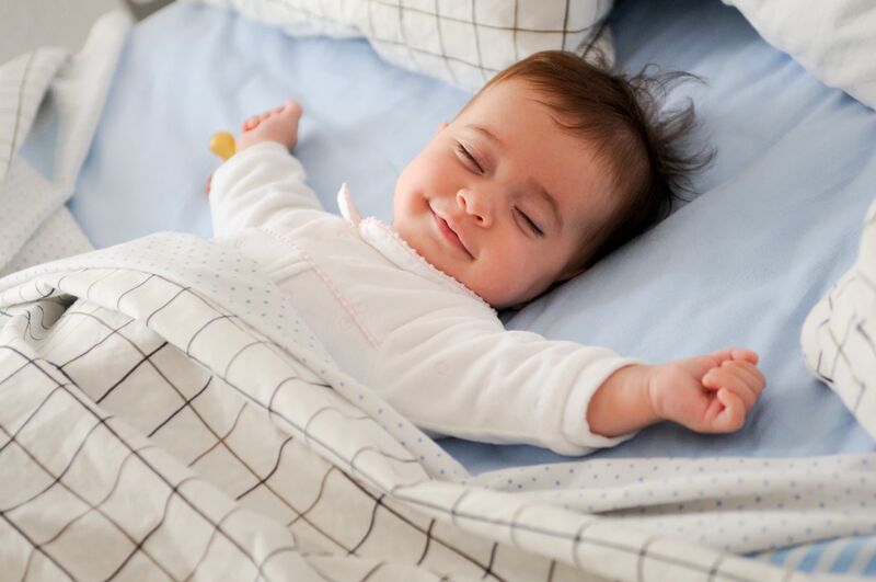 Используйте эти 4 правила при отходе ко сну, чтобы помочь ребенку хорошо выспаться
